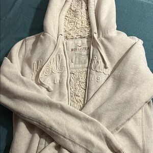 Vintage Hollister Off-White Hoodie with warm fleece lining